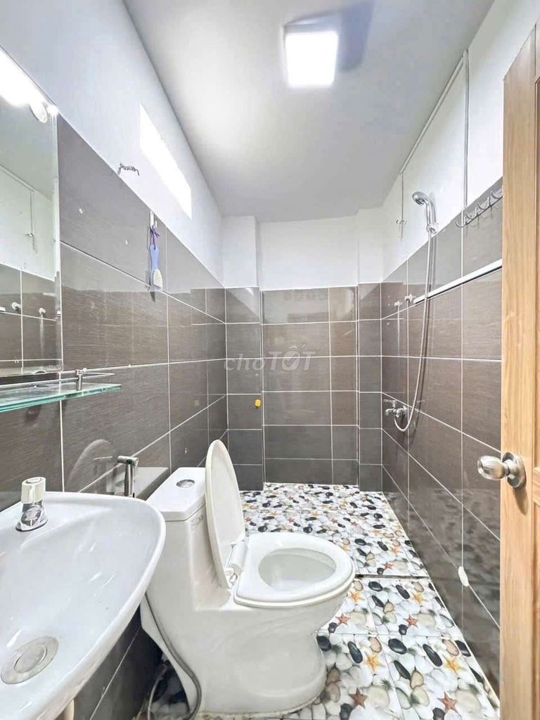This is the very Emart 2 market - over 4.2 M - 3 bedroom - 2 air conditioning