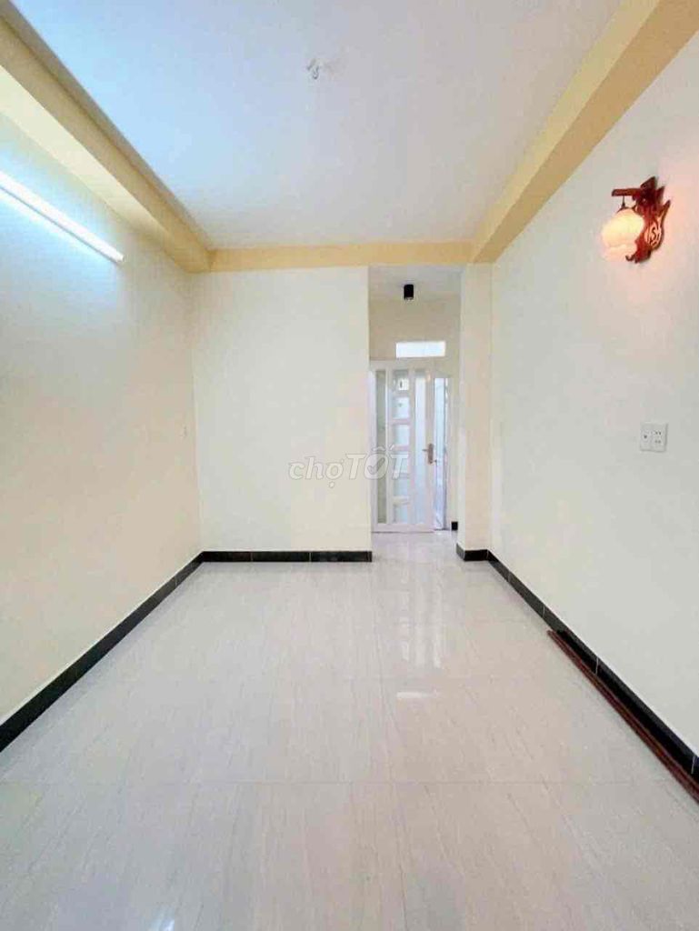 20 yards down the aisle, three bedrooms.