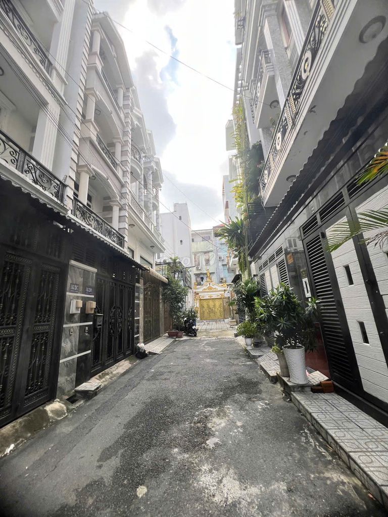 We're renting the entire apartment to the rest of the alley. The winter break.