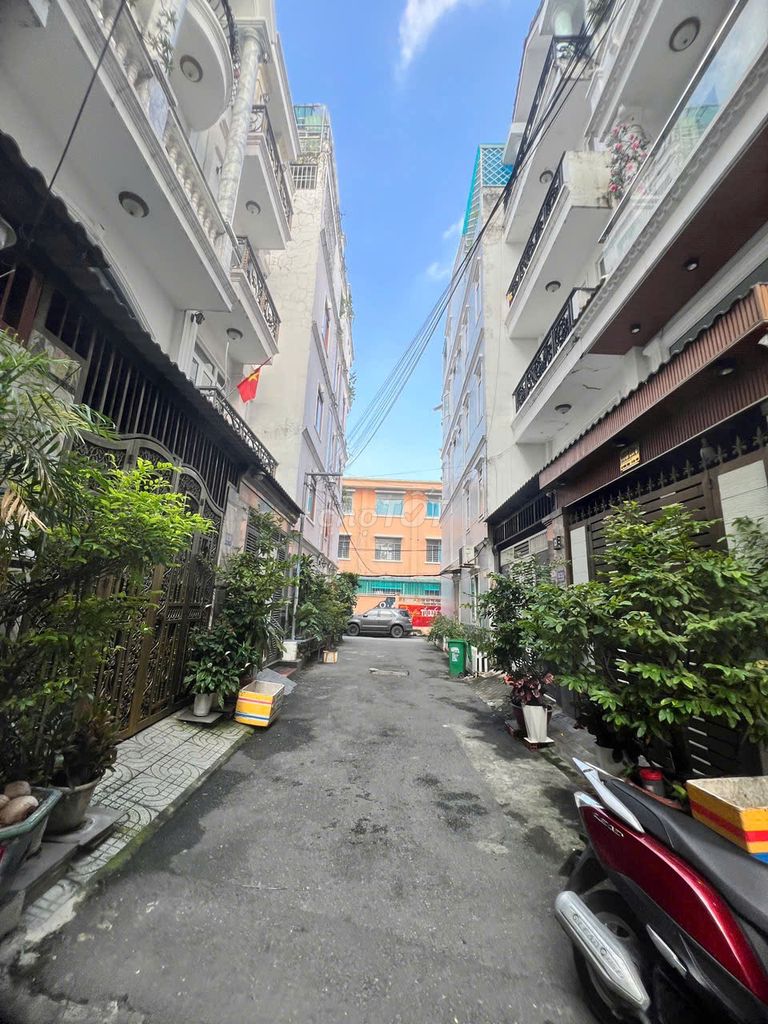 We're renting the entire apartment to the rest of the alley. The winter break.