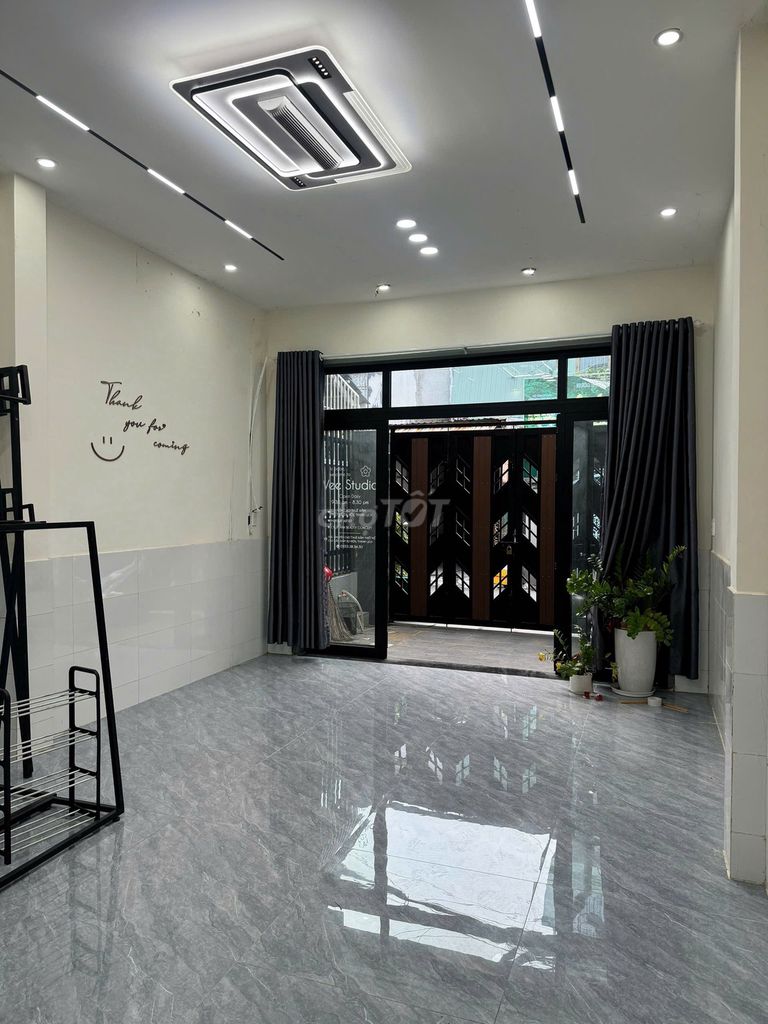 Rent three stories. - Quang Trung Front.