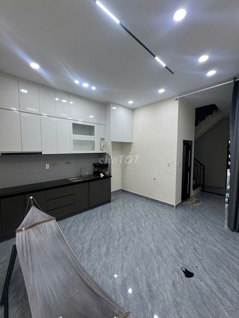Rent three stories. - Quang Trung Front.