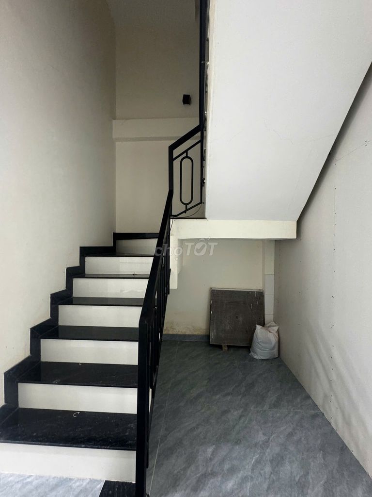 Rent three stories. - Quang Trung Front.