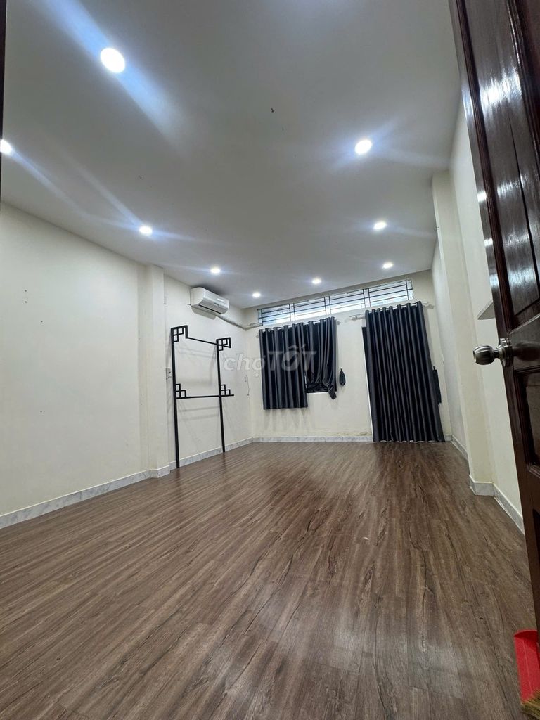 Rent three stories. - Quang Trung Front.