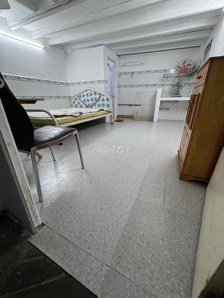Inner room. Right there.
