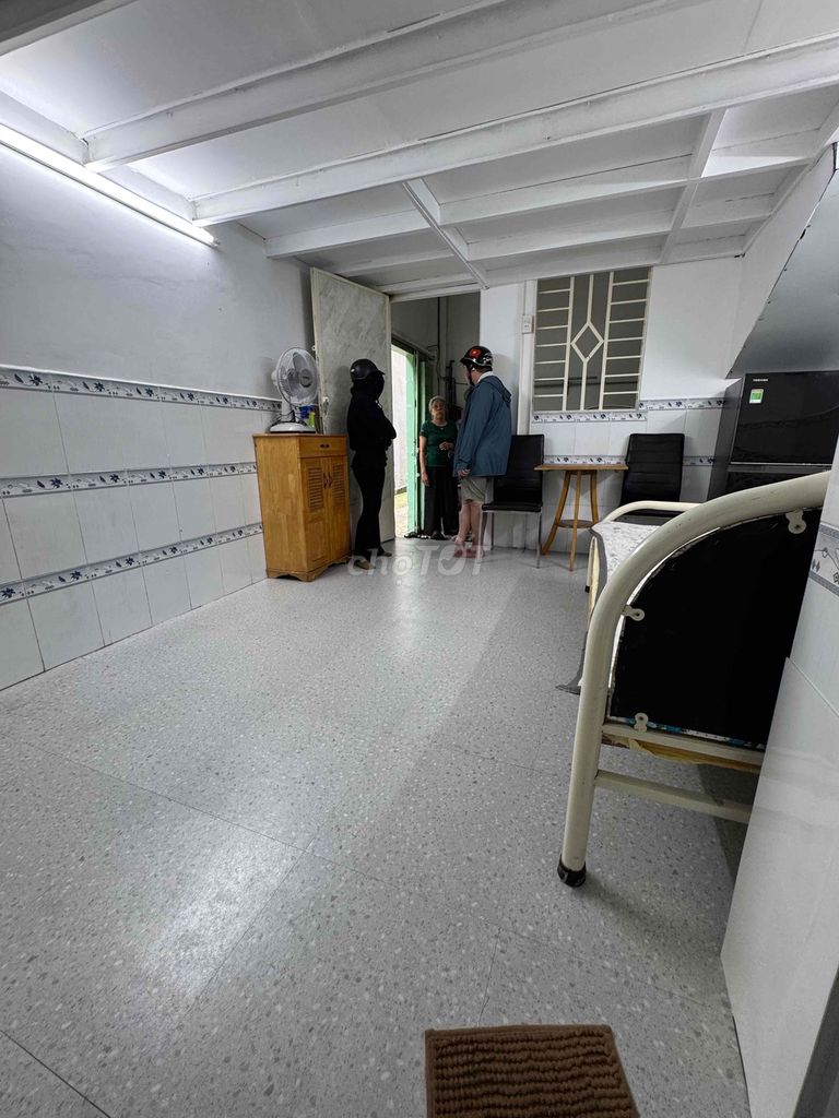 Inner room. Right there.