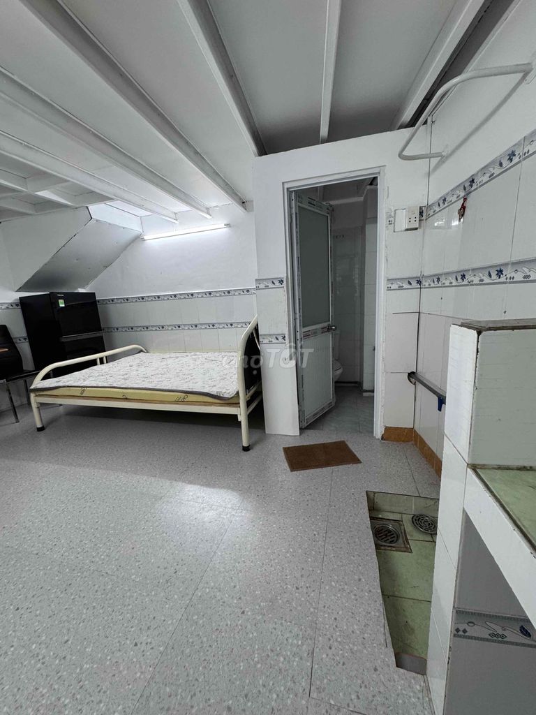 Inner room. Right there.