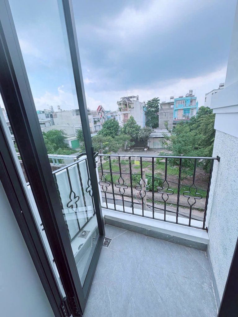 It's the owner who rents the new balconies elevators at Bình Tân.