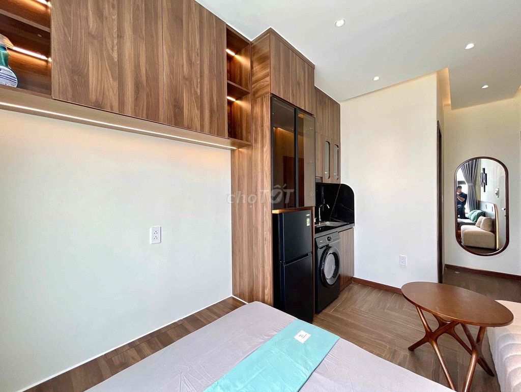 The luxury room is full of furniture near the T3 station