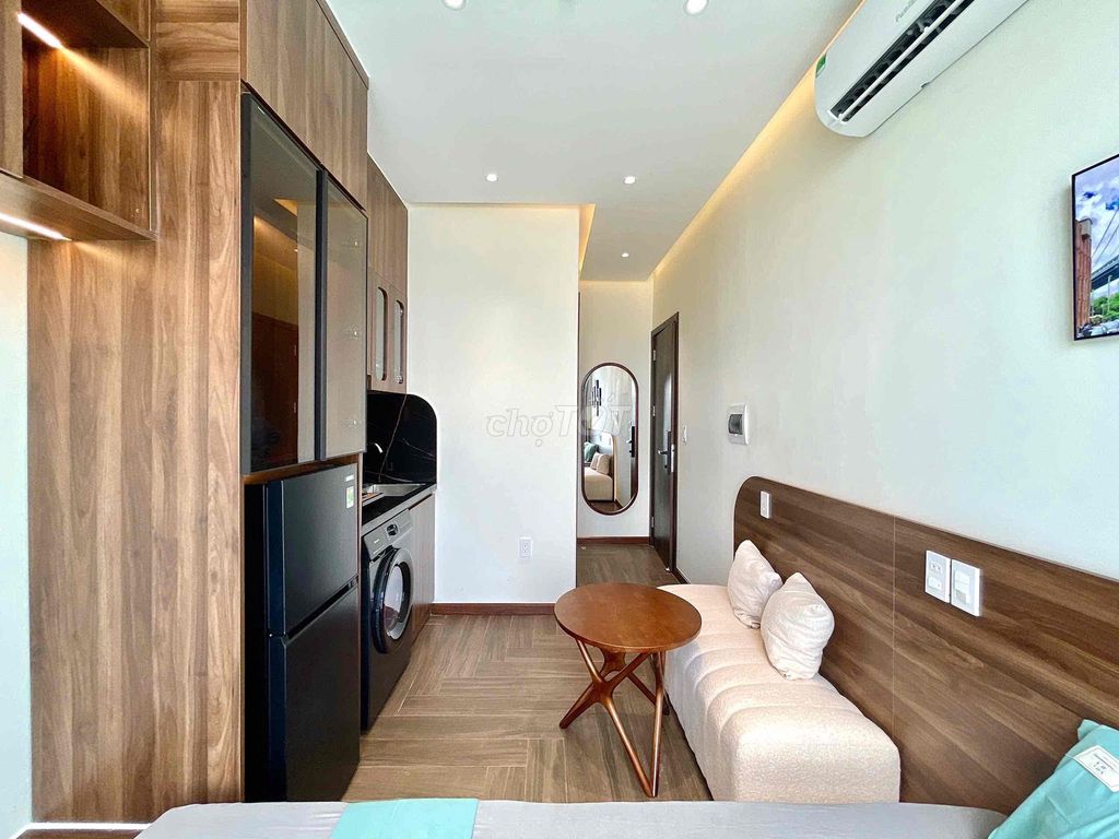 The luxury room is full of furniture near the T3 station