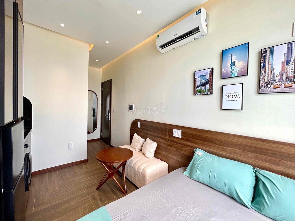 The luxury room is full of furniture near the T3 station
