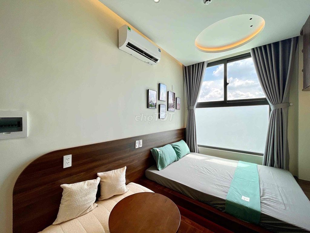 The luxury room is full of furniture near the T3 station