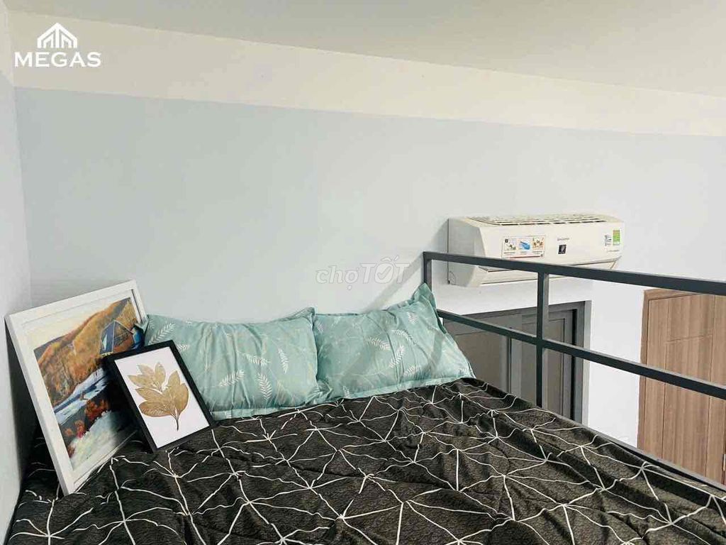 Four million a month, diamond island, district 2 -- guard room, interior