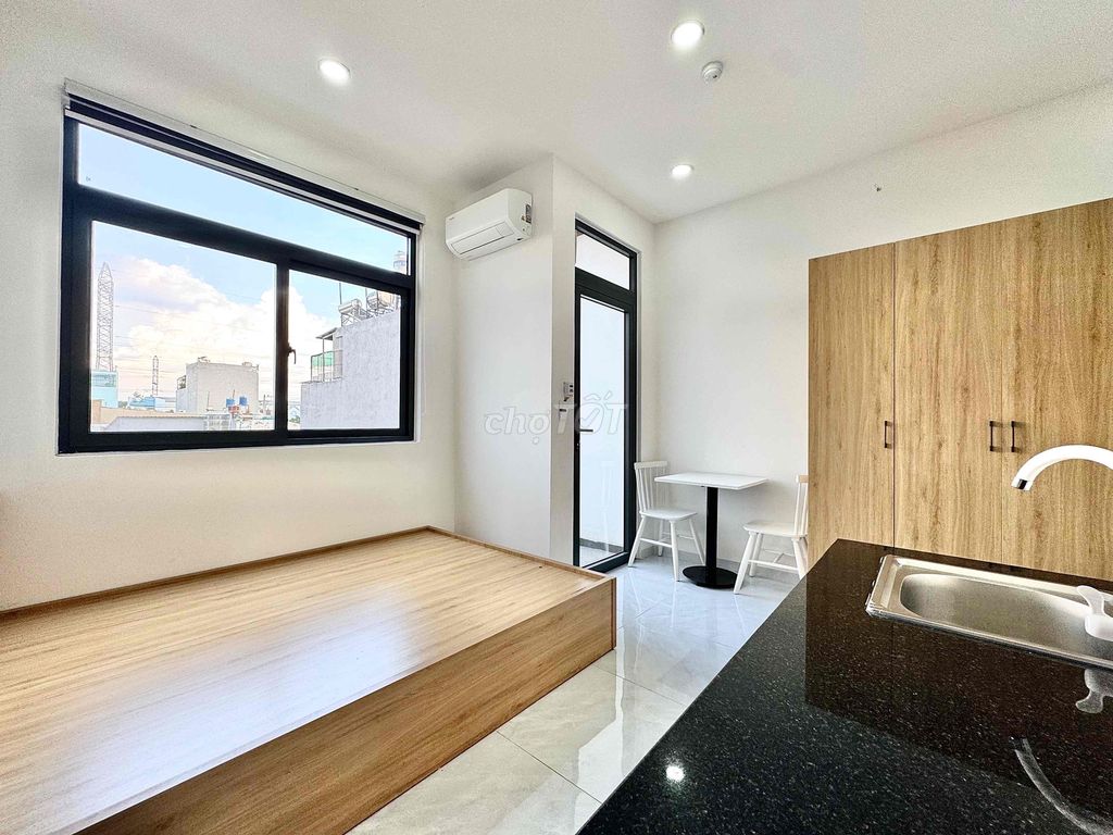Opening the new mini apartment at the first stop of the cool balconies