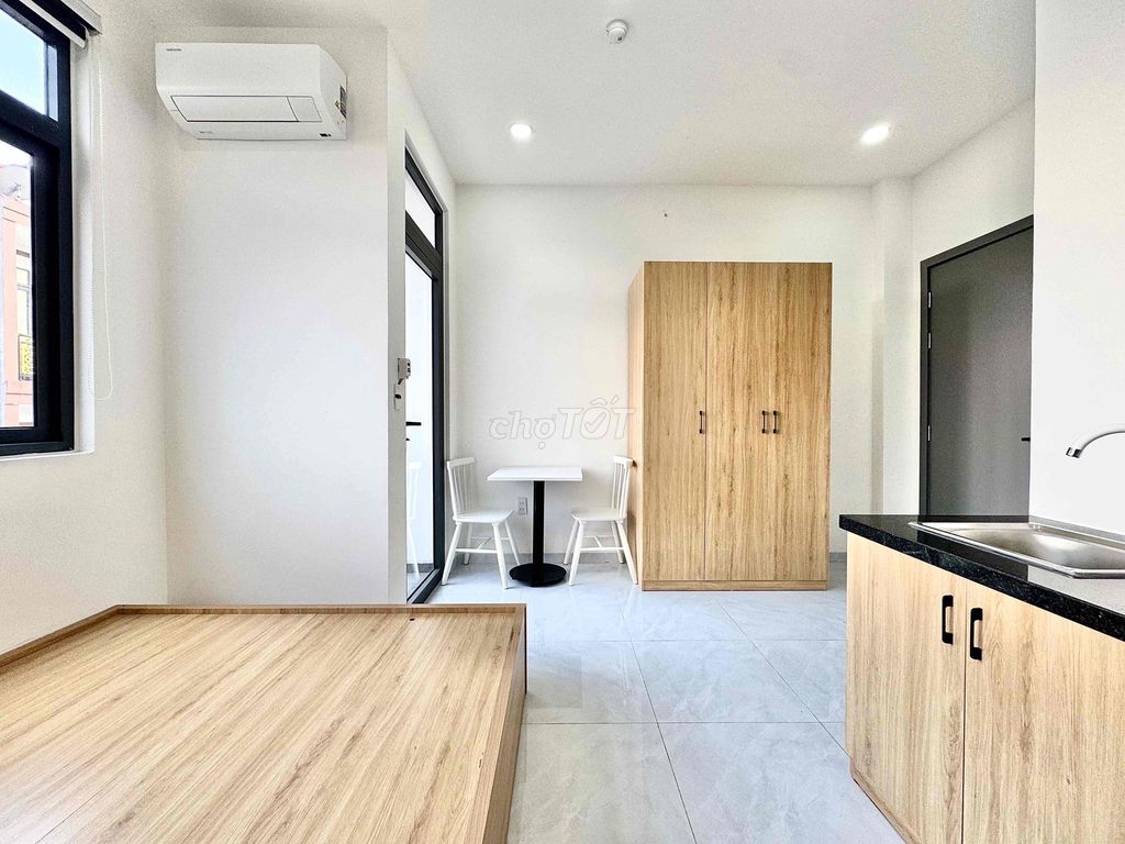 Opening the new mini apartment at the first stop of the cool balconies