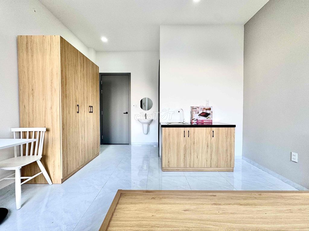 Opening the new mini apartment at the first stop of the cool balconies