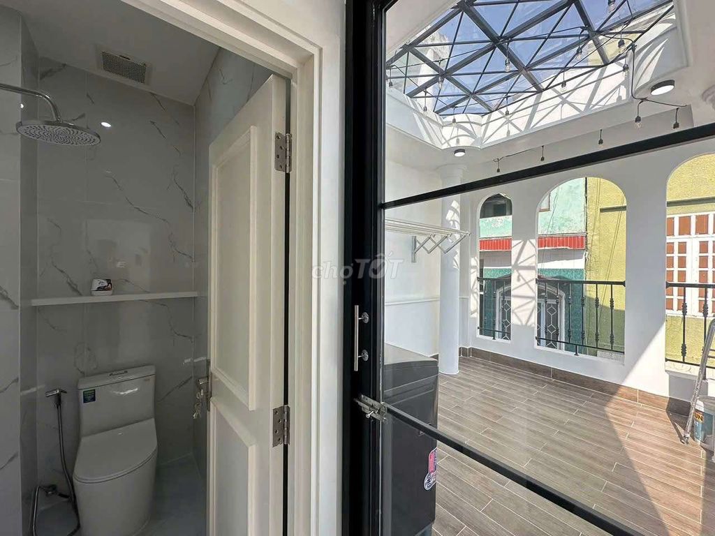 Phú Nhuận rental house, Phùng Văn Cung 420 toilets