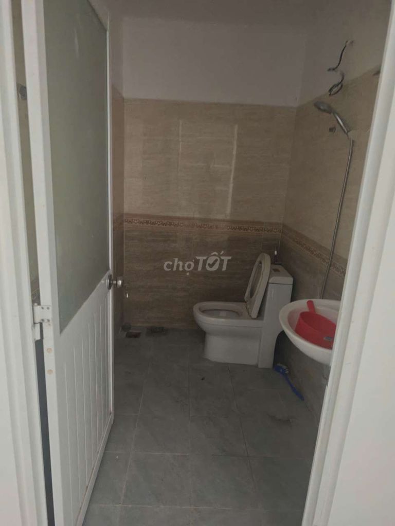 8 X 16 M house near the west stop