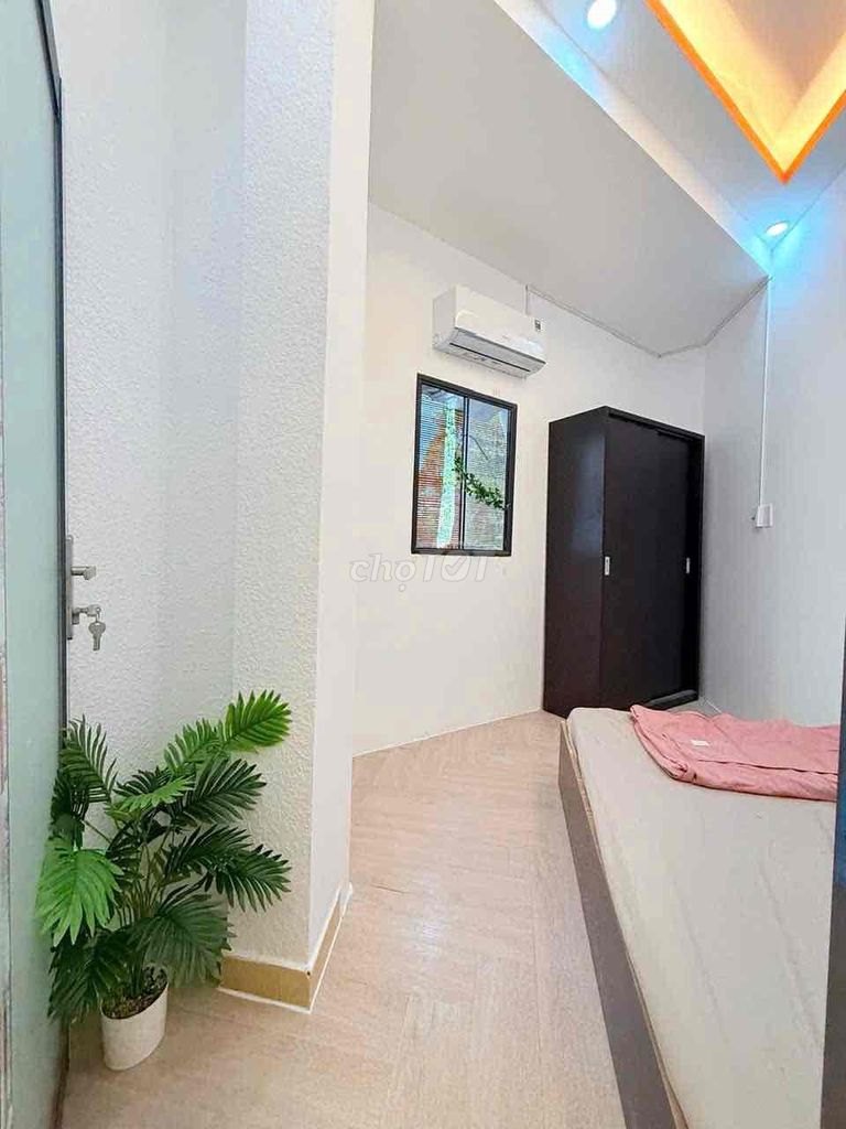 Two bedrooms. One living room. A Free car toilet.