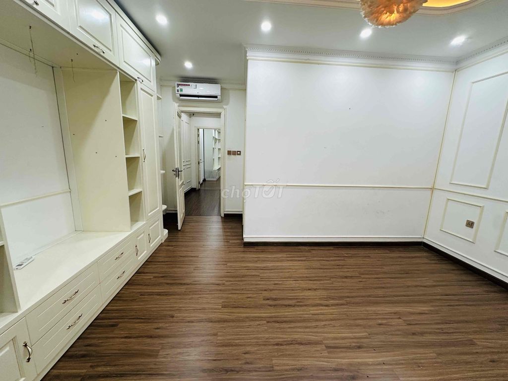 Cityland City Hall Gò Vấp–18 interiors - Just now serving as an office - 45 million