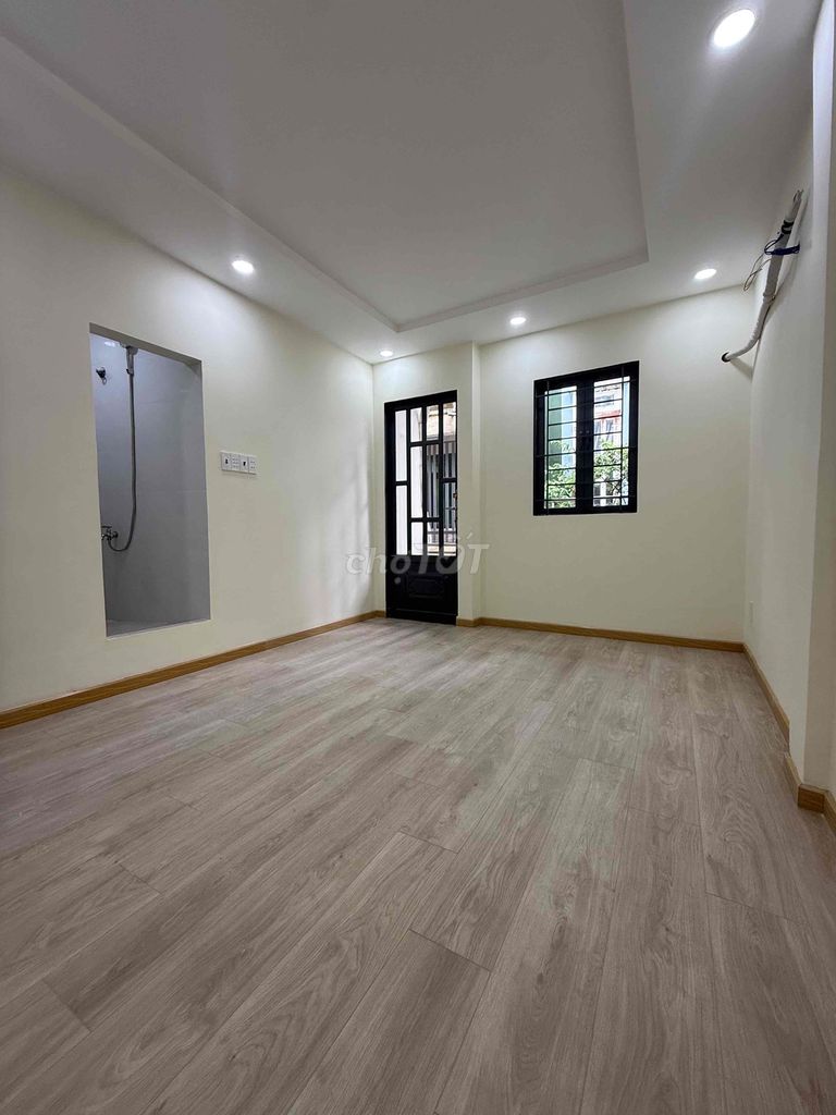 Rent a new three-story district-- two bedrooms, three toilets-- 13 million a month.
