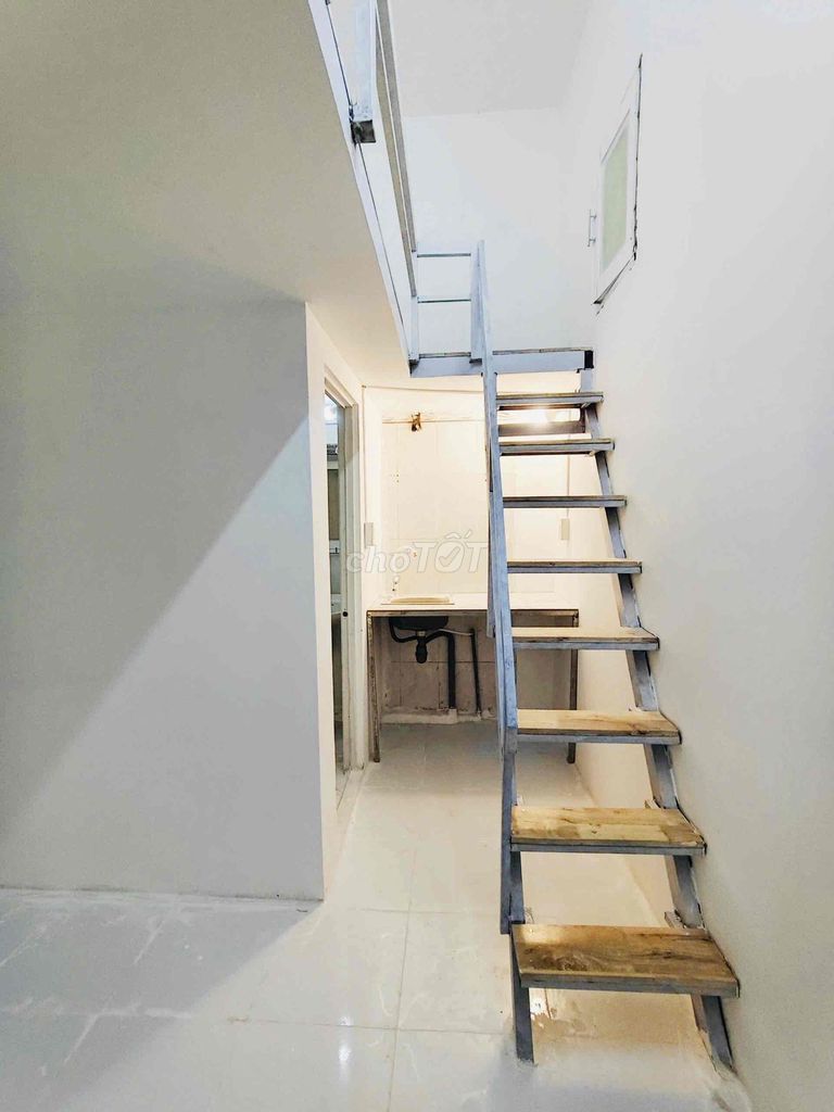 It's the owner who rents a big, new, new, 55/98 Nguyễn Văn Công apartment.