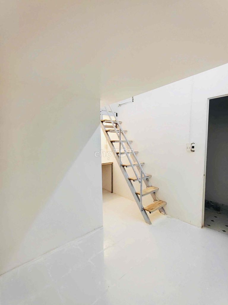 It's the owner who rents a big, new, new, 55/98 Nguyễn Văn Công apartment.