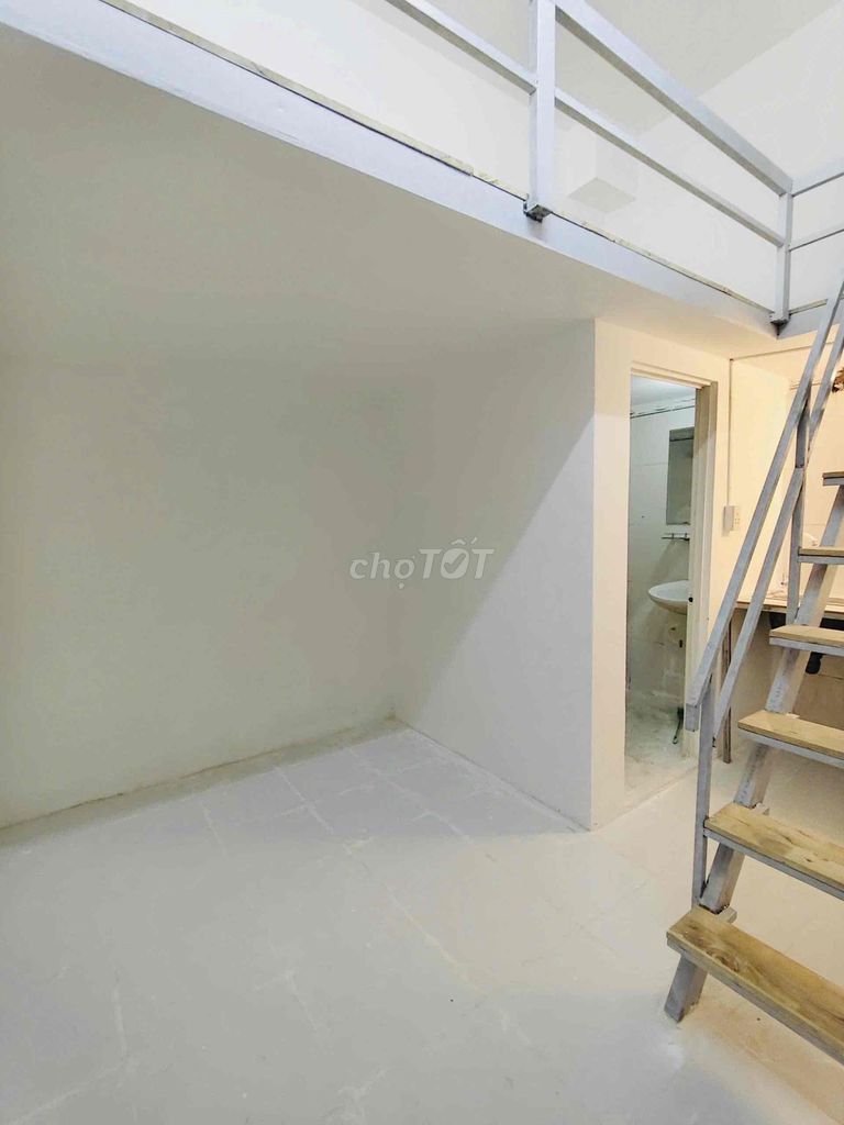 It's the owner who rents a big, new, new, 55/98 Nguyễn Văn Công apartment.