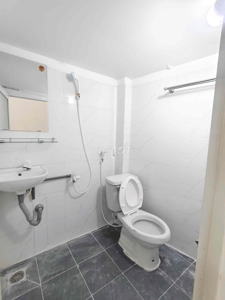 It's the owner who rents a big, new, new, 55/98 Nguyễn Văn Công apartment.