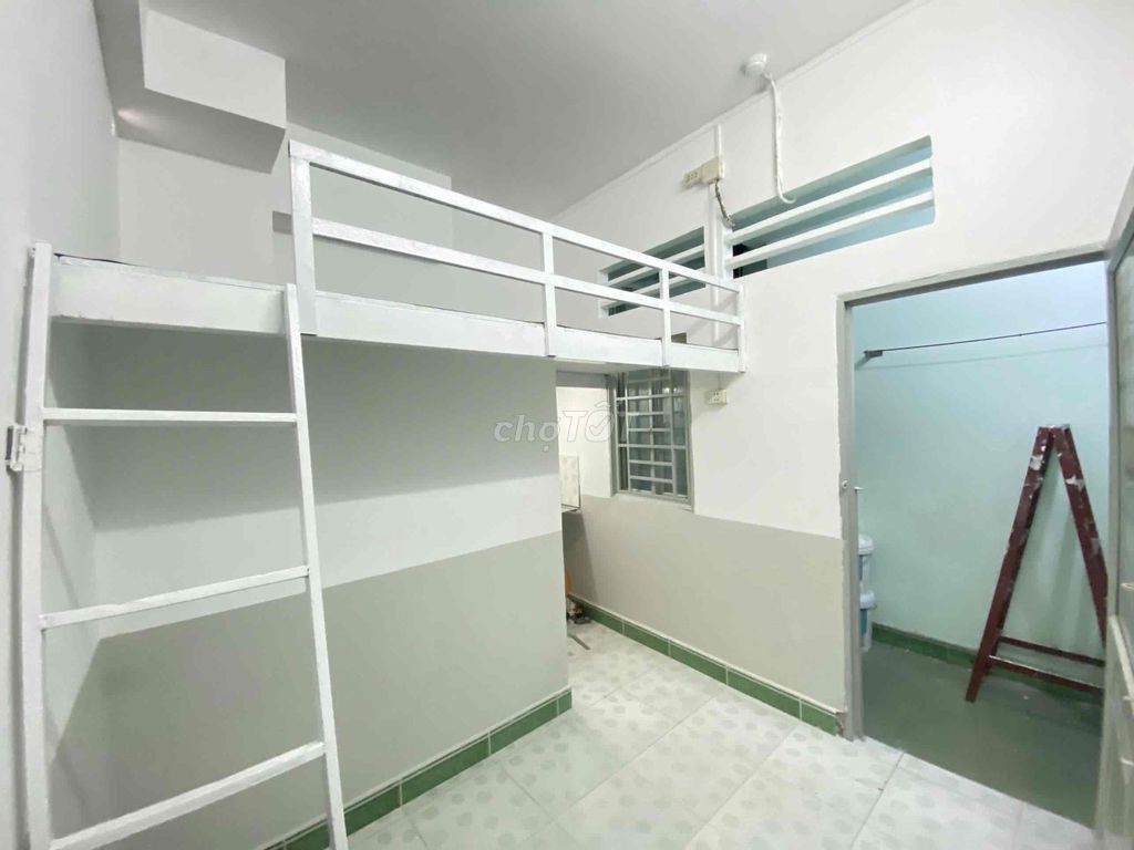The cheap motel is etown Cộng Hoà, near hvhk - Tân Bình.