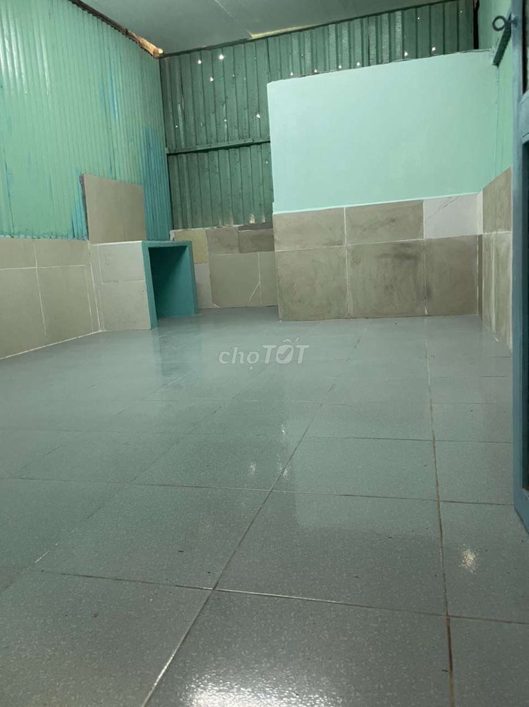 Rent room, near school, hospitals, markets, security.