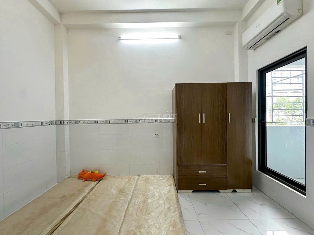 checked into a room at Huỳnh Tấn Phát with all its furniture