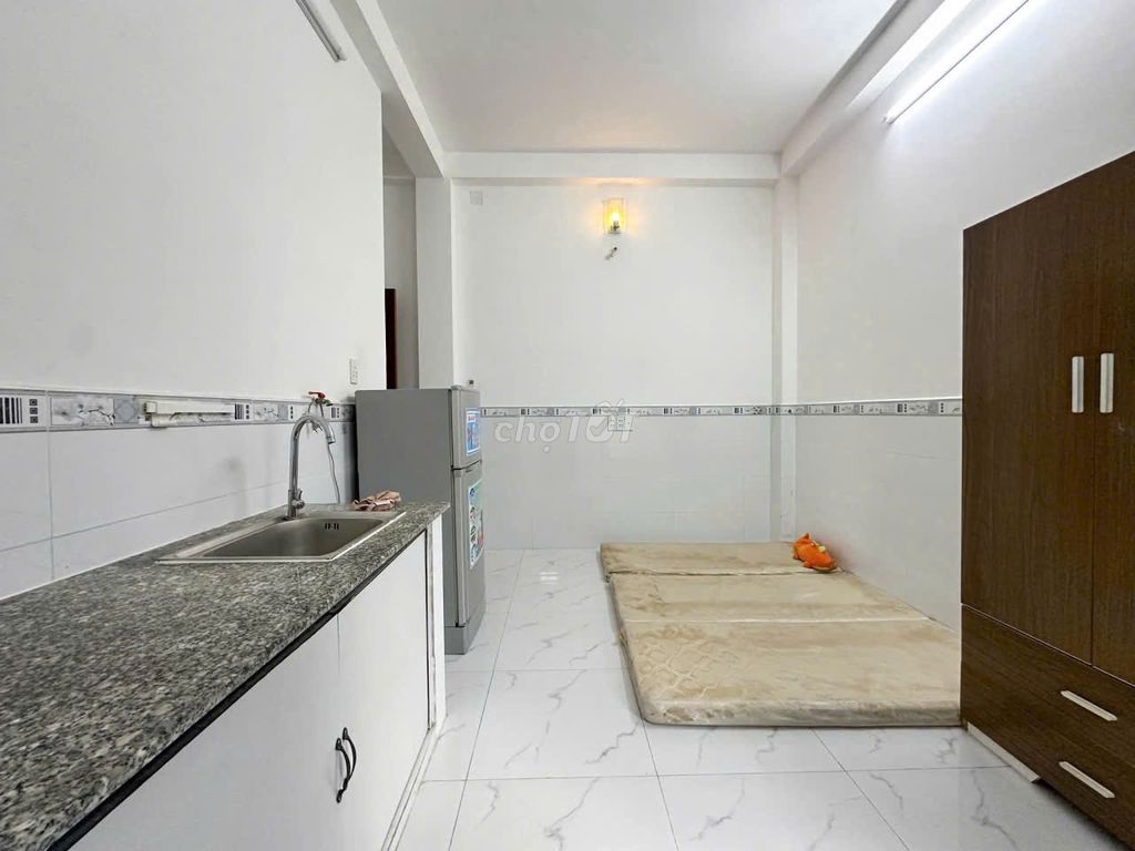 checked into a room at Huỳnh Tấn Phát with all its furniture