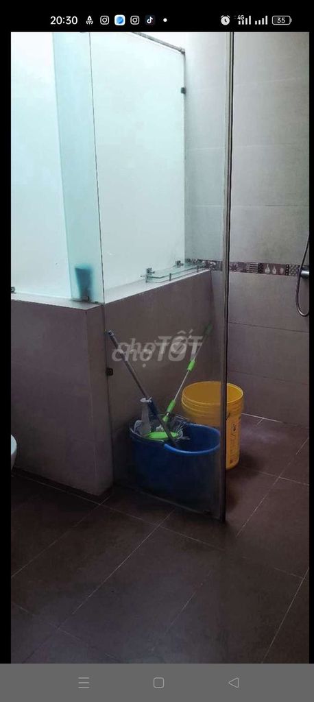 We'll rent a super-sized 50-M2 Hoàng Quốc Việt with elevators.