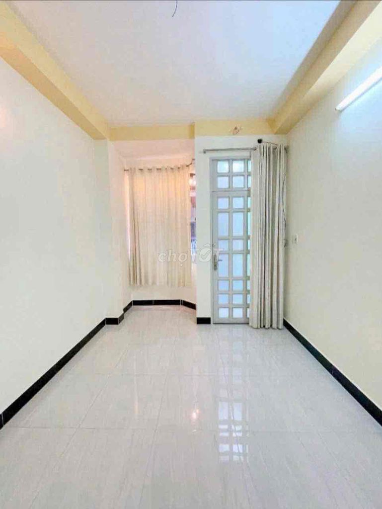 Rent three bedrooms, three toilets.