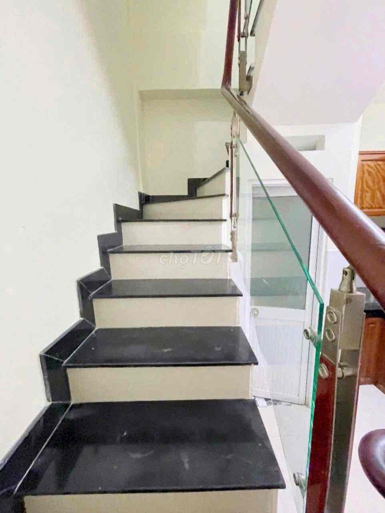 Rent three bedrooms, three toilets.