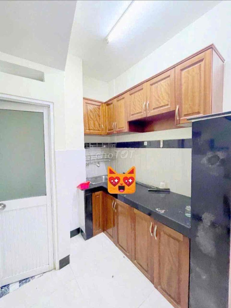 Rent three bedrooms, three toilets.