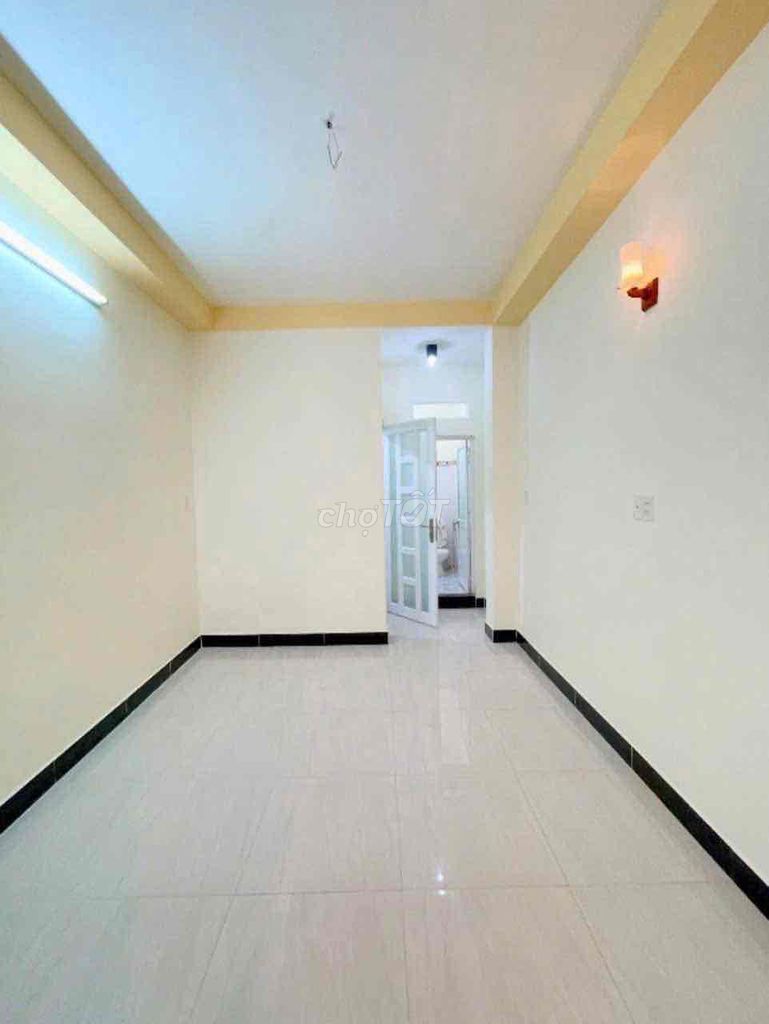 Rent three bedrooms, three toilets.