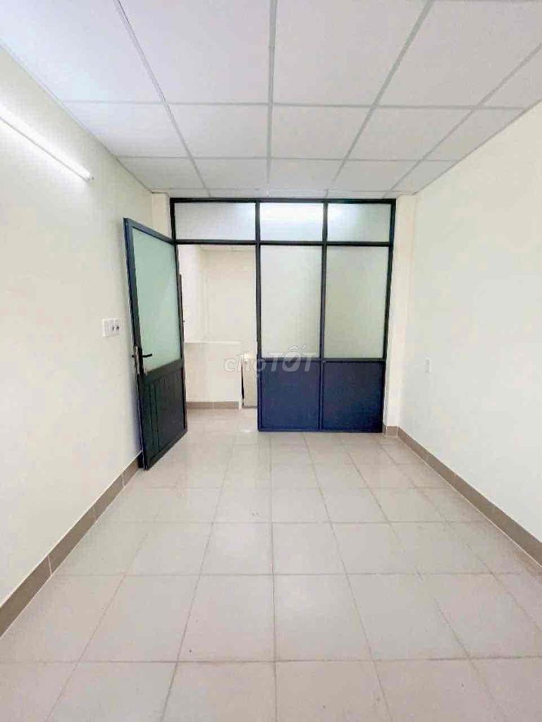 Rent three bedrooms, three toilets.