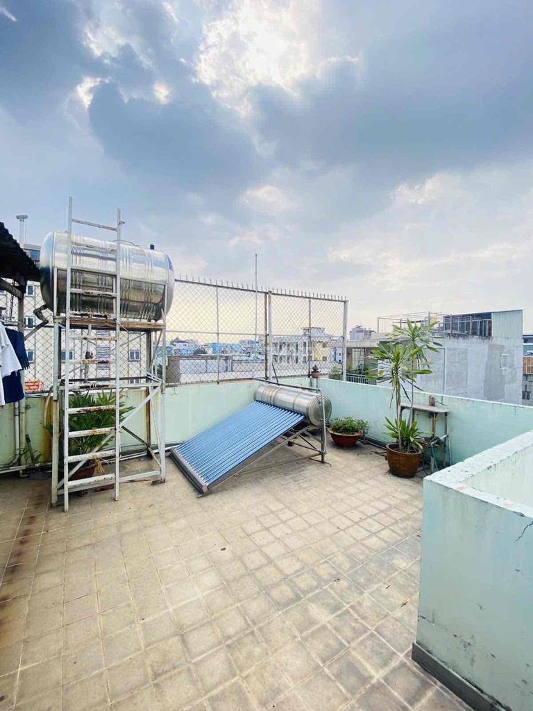 District 10 is suitable for renting in, office, apartment of negotiation.