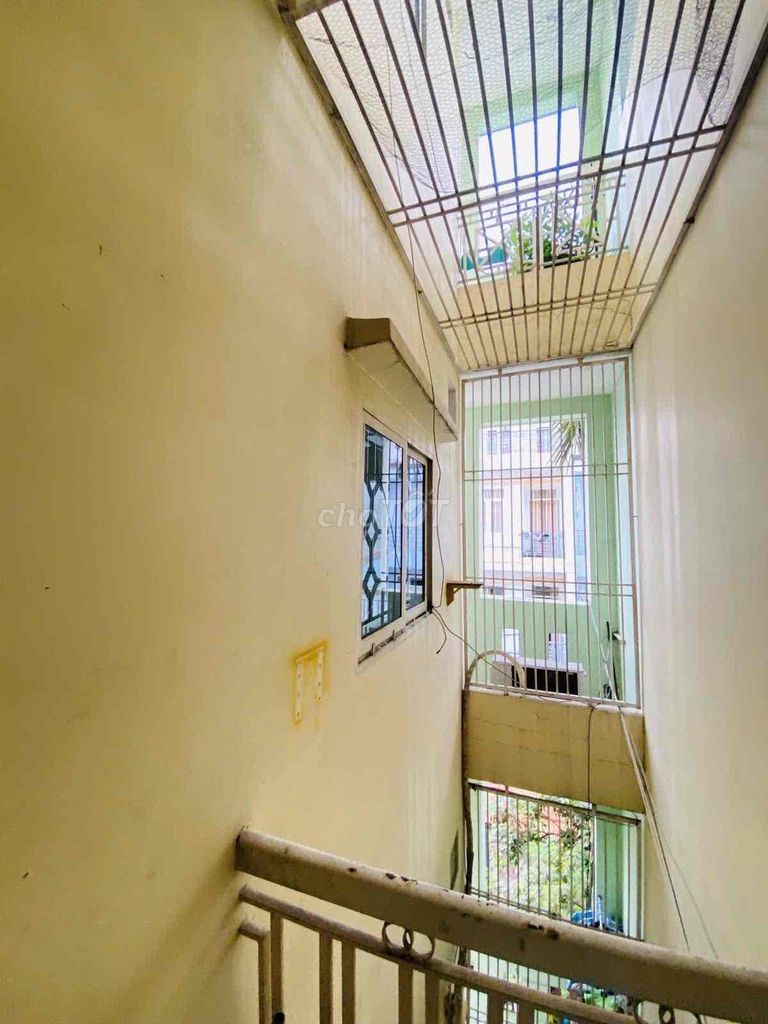 District 10 is suitable for renting in, office, apartment of negotiation.