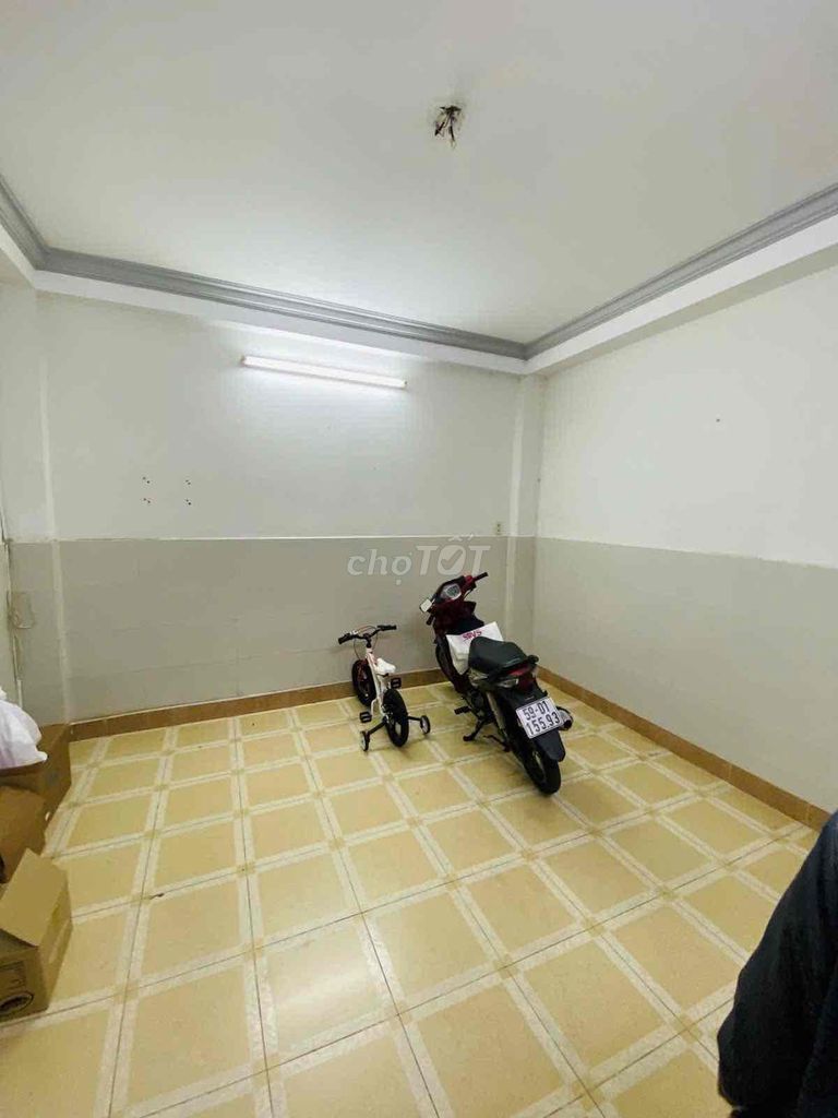 District 10 is suitable for renting in, office, apartment of negotiation.