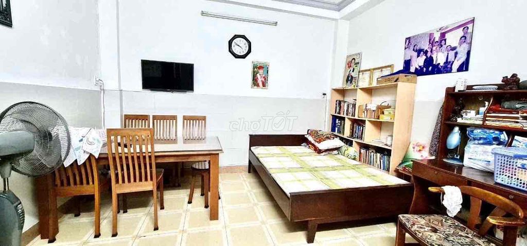 District 10 is suitable for renting in, office, apartment of negotiation.