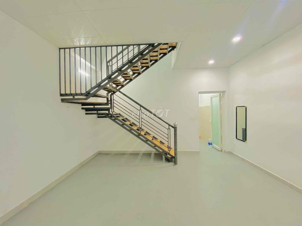 Rent the whole 5 x20 M front line P.Tân Hưng District 7
