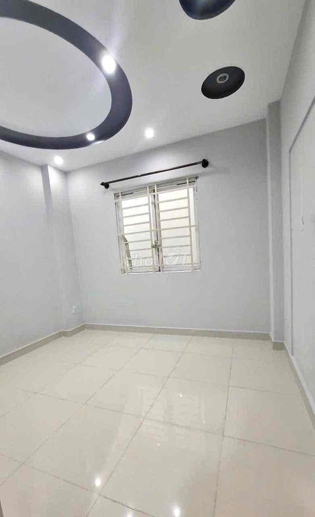 4-15 m. Two-three-story bedroom four-room toilets. Nice alley.