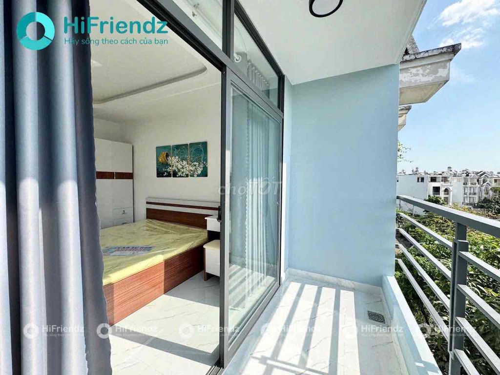 The service apartment is located in the security - quiet, Full of his own bandol interior