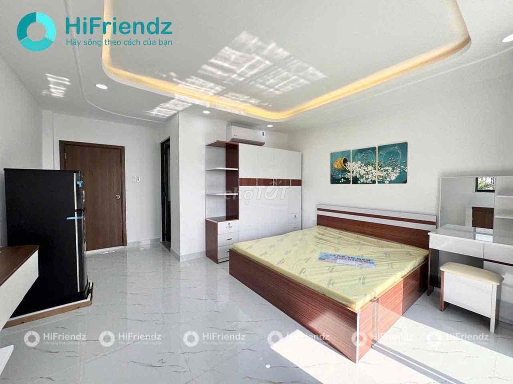 The service apartment is located in the security - quiet, Full of his own bandol interior