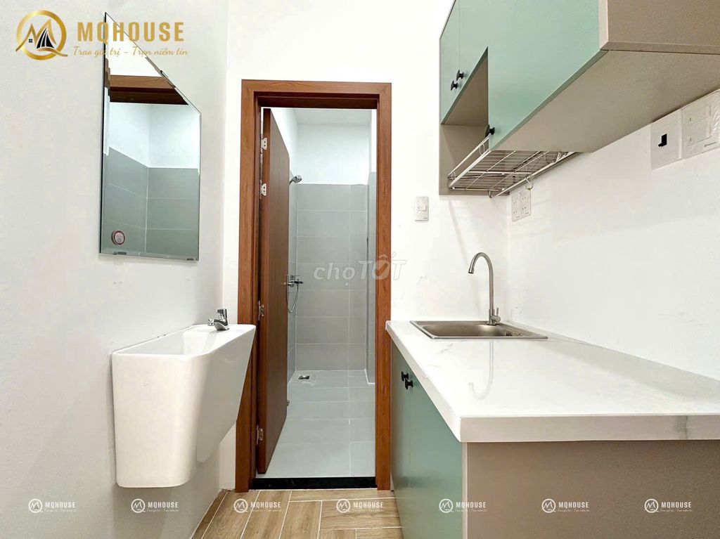 Studio is open, wide open, comfortable, right here in Lotte Mark District 7.