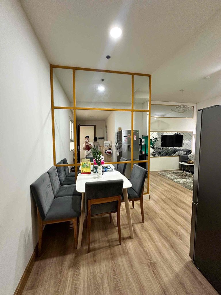 Rent a bedroom. A The Park Residence toilet. Eight million.