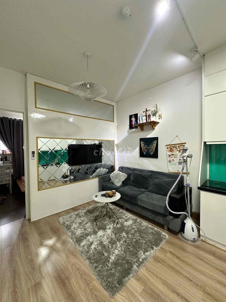 Rent a bedroom. A The Park Residence toilet. Eight million.